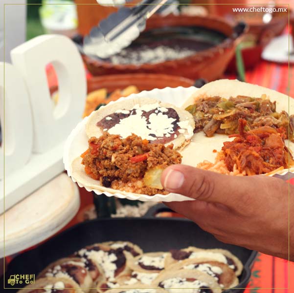 Taquiza de guisados decorada - ChefToGo Cancún